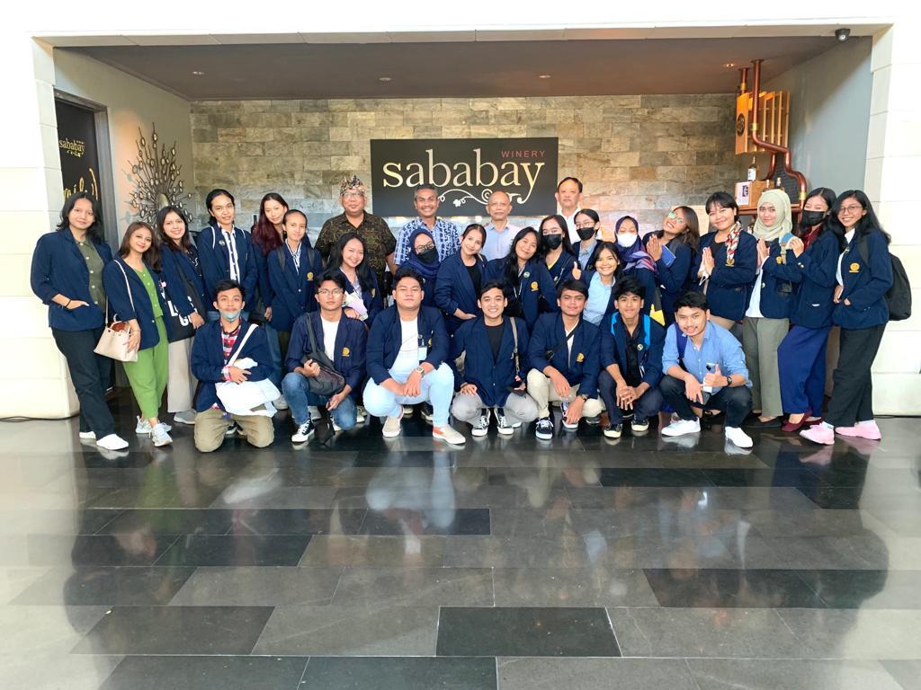 Kunjungan Lapangan Mata Kuliah Industri Kreatif Penunjang Pariwisata Prodi Teknologi Industri Pertanian FTP Unud di Sababay Winery